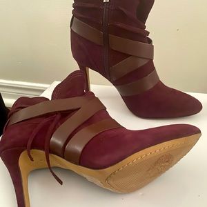 Vince Camuto Size 7 lke New!